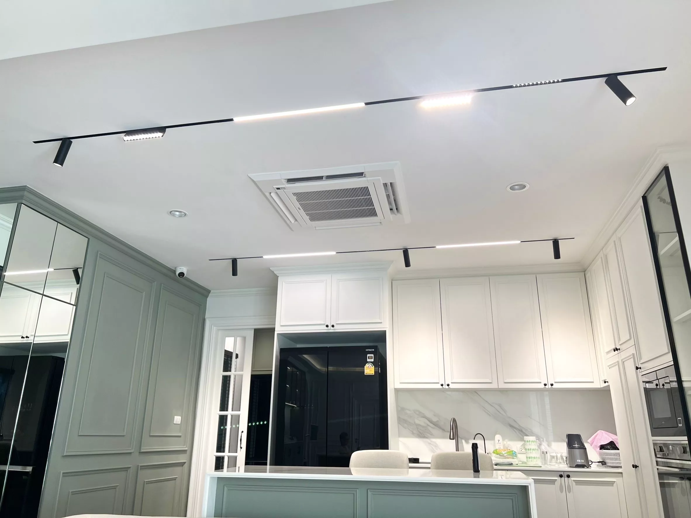 เลือก Magnetics Track Light