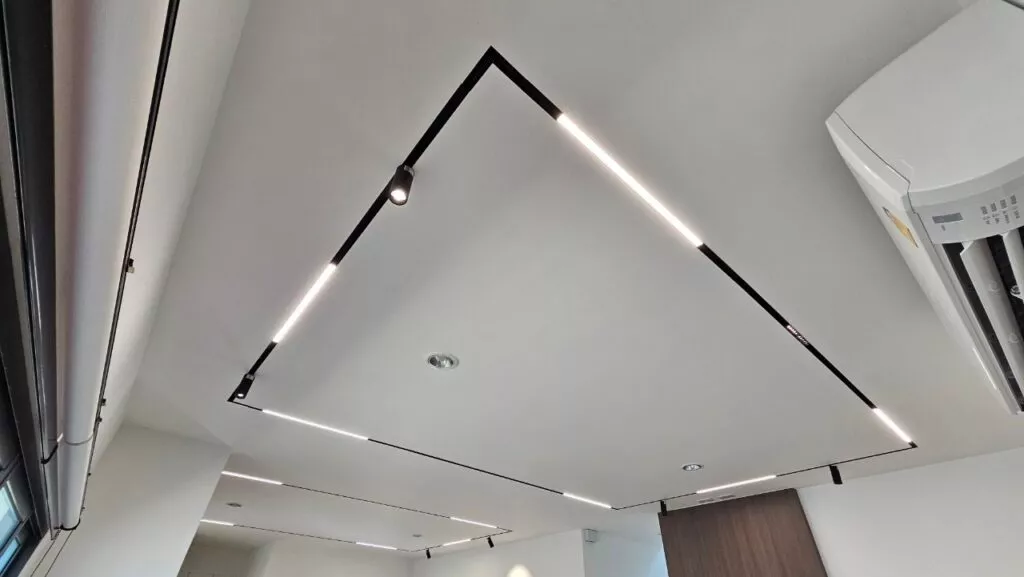 เลือก Magnetics Track Light